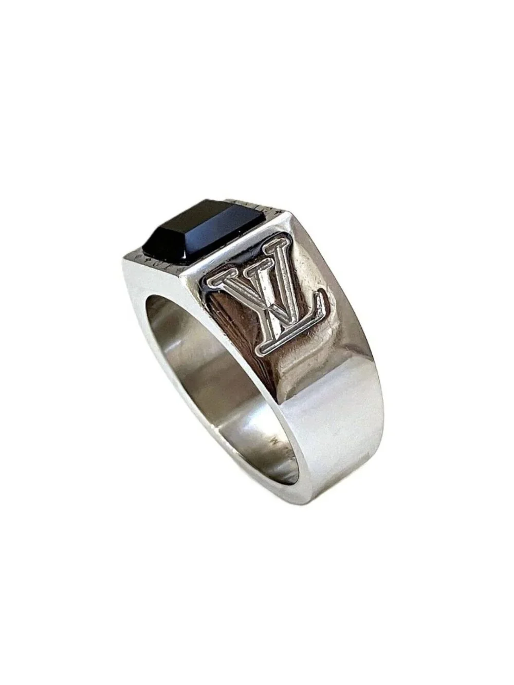 Louis Vuitton Bague Monogram Ring a Creasing Sally Gross Weight